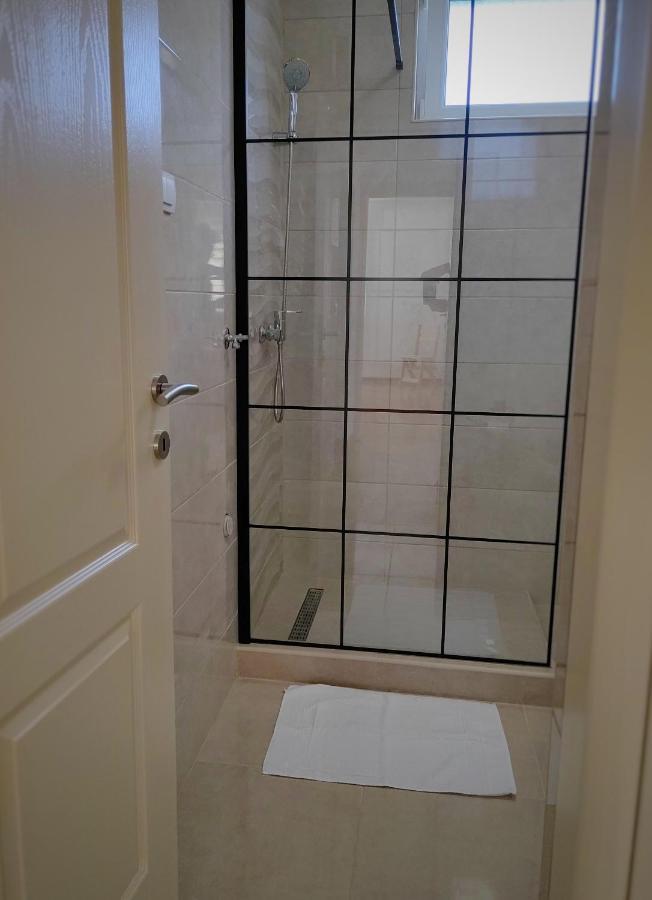 Nira Apartment