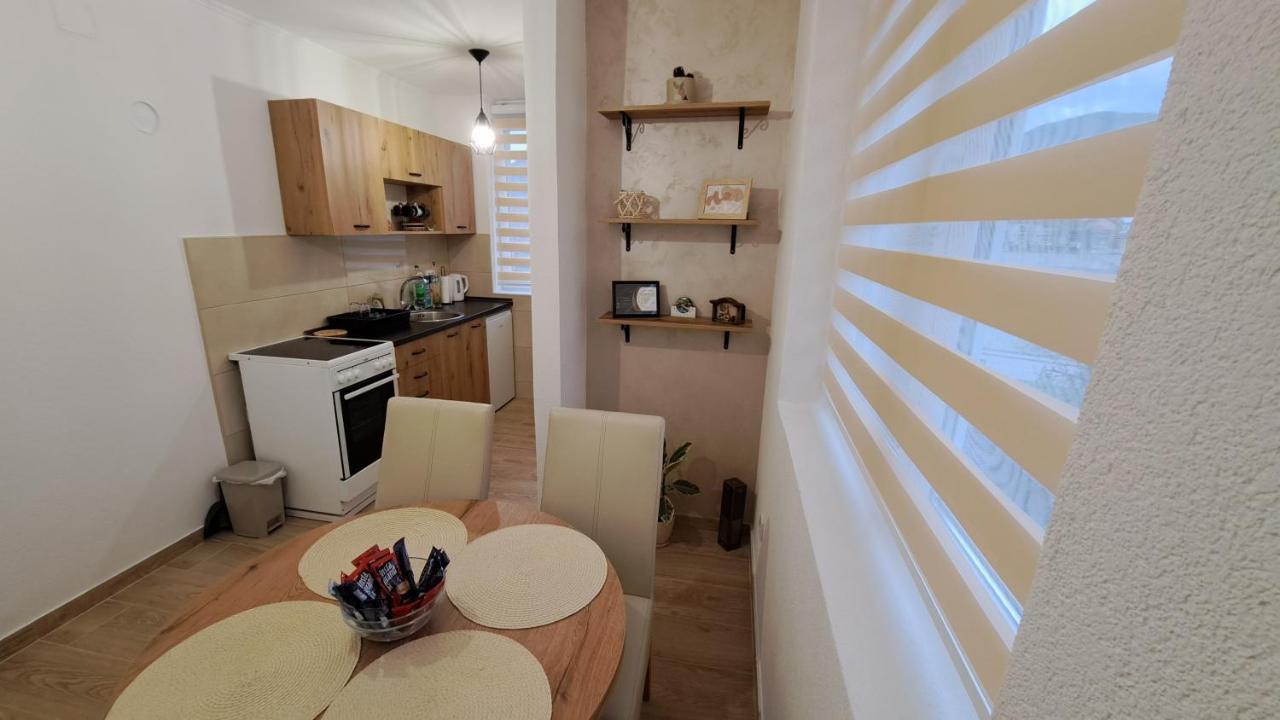 Nira Apartment *