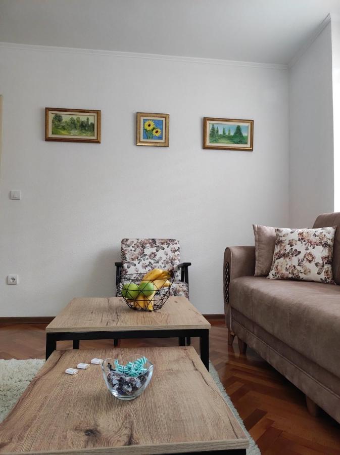 Nira Apartment *