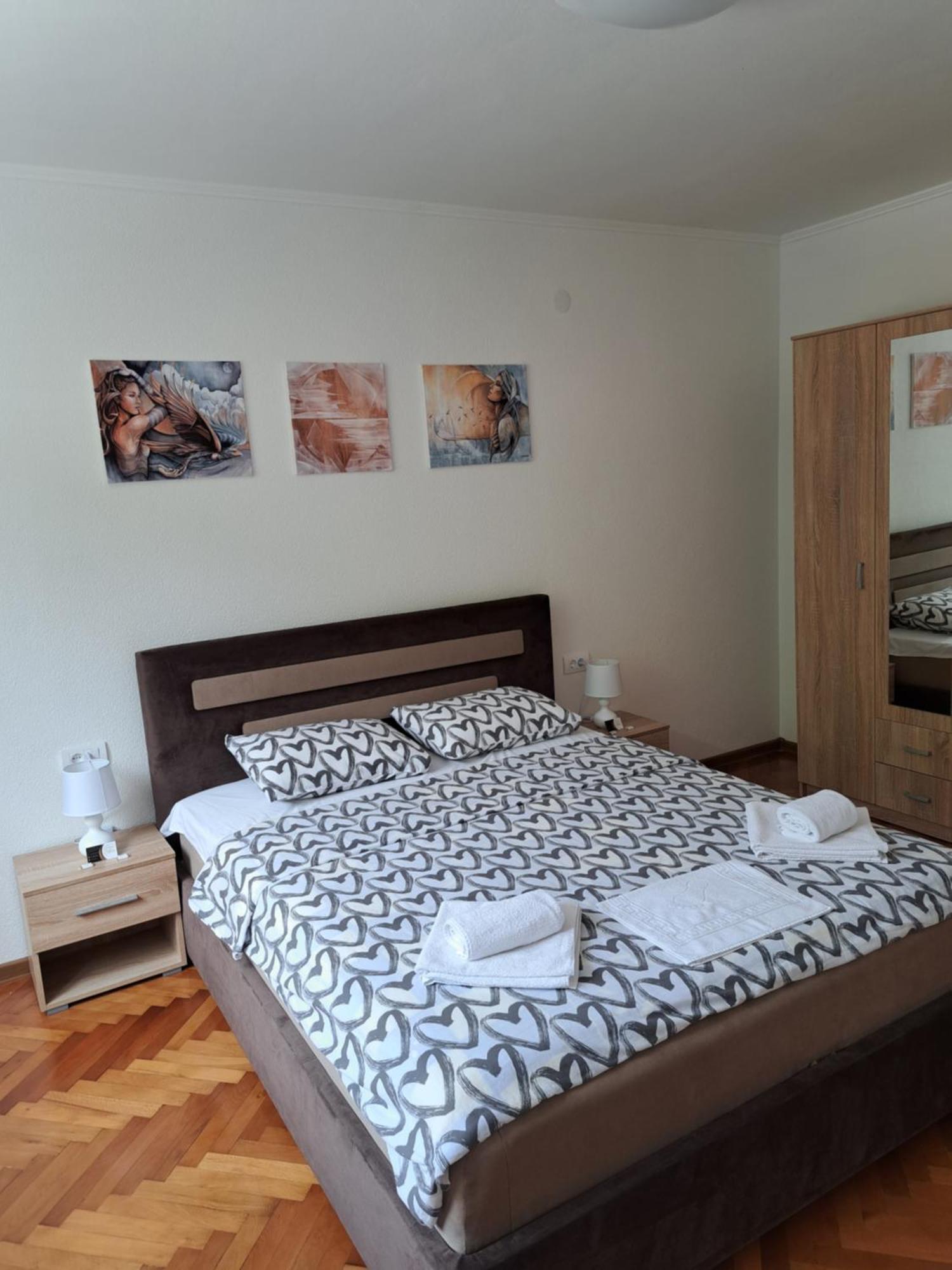 Nira Apartment